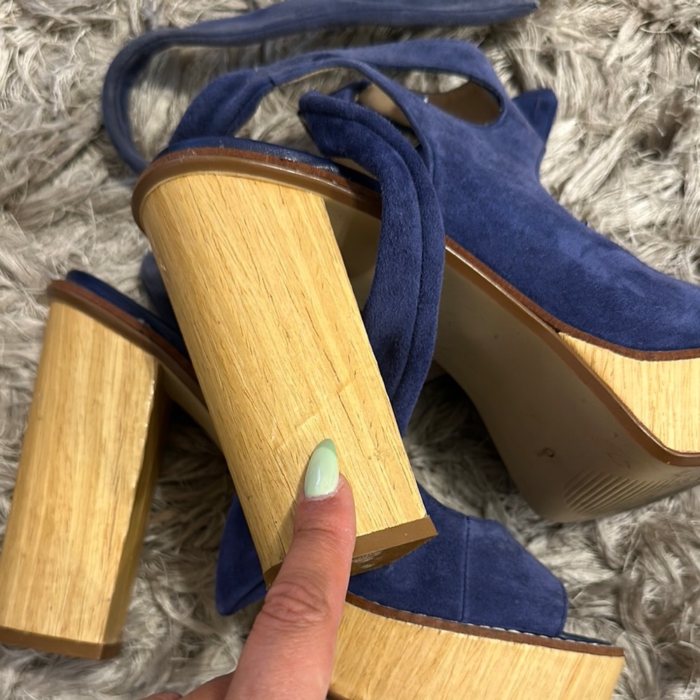 Very Volatile Rissa Heels in Blue - Picture 8 of 11